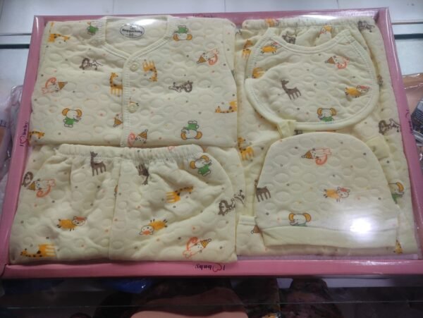 467179944_122193311300228024_5578957061330323768_n Gift set new born